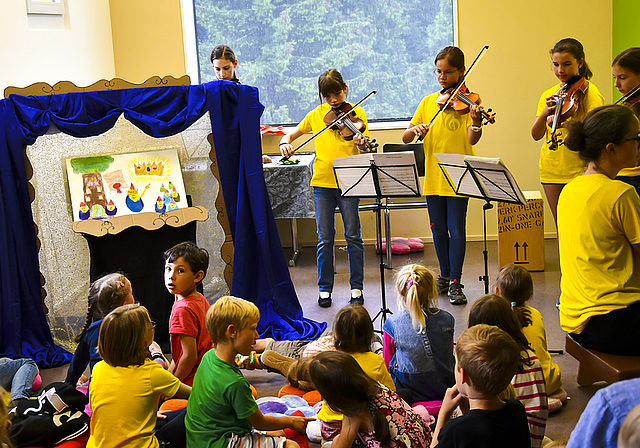 Ein Moment voller Lebensglück: Das Fest der Jugendmusikschule sprach alle Sinne an.  Foto: Bea Asper