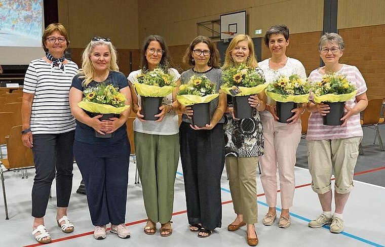 Ein Dankeschön an den Vorstand des Tagesfamilienvereins: (v.l.) Monika Fanti (Gemeinderätin), Eleni Limberis, Monica Rampa, Christine Thurnheer (Präsidentin), Monika Klose, Brigitte Hänni und Sandra Strasser. Foto: Tobias Gfeller