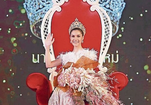 Auf dem Thron: Alexandra Hänggi wurde im Januar zur «Miss Chiang Mai 2020» gekürt. Foto: ZVG