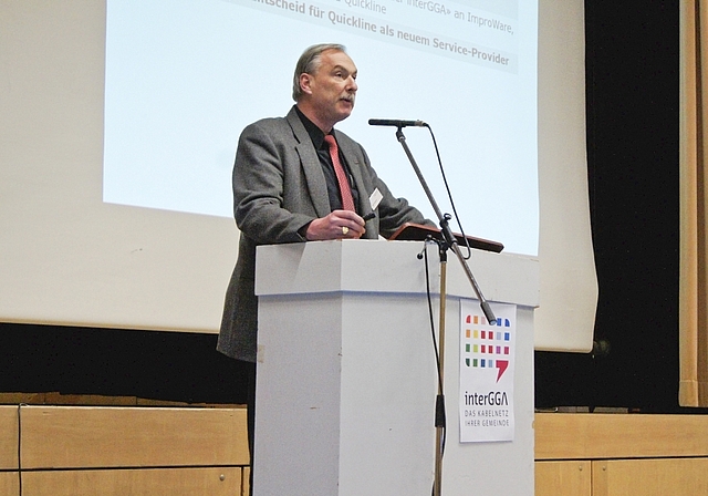 Heikles Thema: InterGGA-Verwaltungsratspräsident Karl Schenk versuchte, den vielen Zuhörern die Gründe für die Umstellung plausibel zu machen.  Foto: Oliver Sterchi