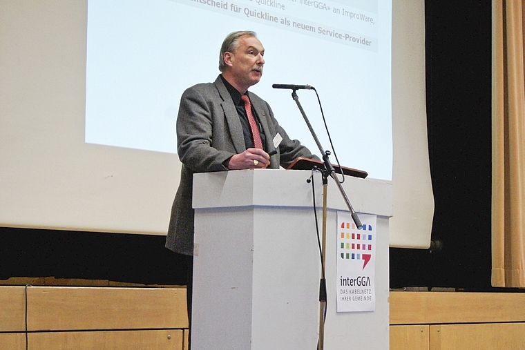 Heikles Thema: InterGGA-Verwaltungsratspräsident Karl Schenk versuchte, den vielen Zuhörern die Gründe für die Umstellung plausibel zu machen.  Foto: Oliver Sterchi