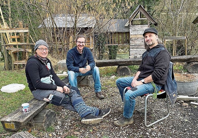 Lassen Kinder Kinder sein (v.l.): Co-Leiterin Sarah Schindler, Mitarbeiter Jan Vögtlin und Co-Leiter David Brönnimann. Axel Mannigel