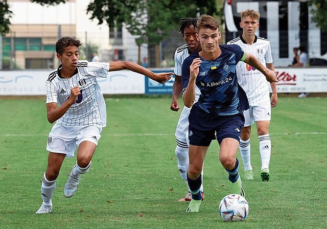 Angriff: Dynamo Kiews Captain Aleksandr Yatsik. Foto: Edgar hänggi