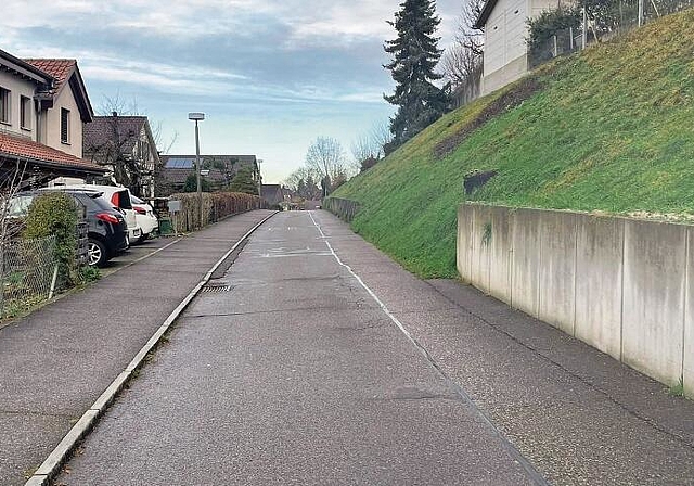 Veloroute nach Arlesheim? Ob die Strasse umgebaut werden soll, ist Inhalt der Diskussion. Foto: Bea Asper