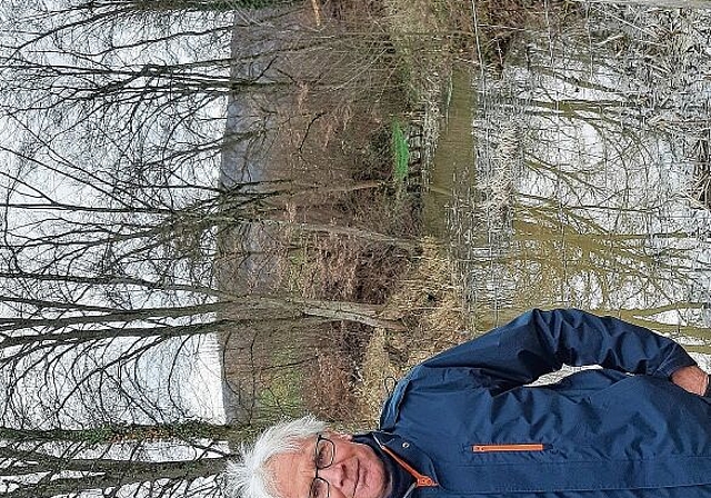 Amphibienexperte: Biologe Markus Knecht vor einem typischen Laichplatz, hier in der Nähe des Schützenhäuschens in Reinach.
