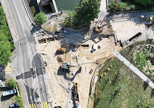 Wegen Bauarbeiten am Kreisel: Die Bruggstrasse wird in Richtung Reinach für den motorisierten Individualverkehr gesperrt. Foto: zVg