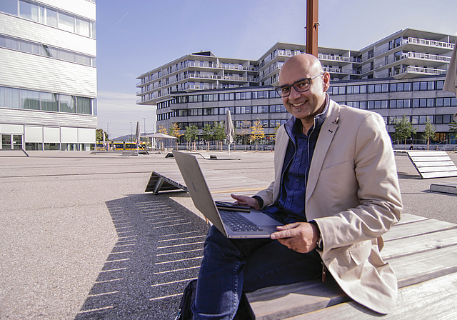 Kreative Umgebung: Der App-Entwickler David Meier auf dem Campus der Künste.  Foto: Lukas Hausendorf