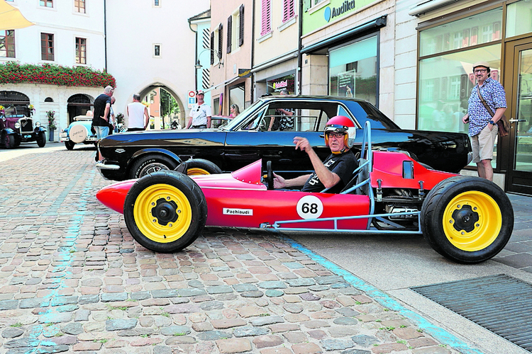 Rennauto Formel V von 1968: Fotograf Martin Spiess lässt seinen offenen VW-Käfer-Motor aufheulen.