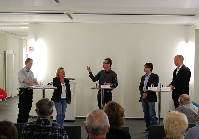 Engagierte Diskussion: (v. l.) Adrian Billerbeck, Gerda Massüger, Frank Linhart, Markus Huber und Eric Urban. Foto: Axel Mannigel