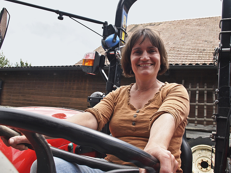 In lenkender Position: Eveline Sprecher vom Verein «Attraktives Aesch».  Foto: Tobias Gfeller