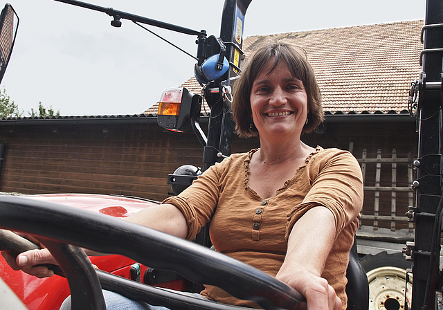 In lenkender Position: Eveline Sprecher vom Verein «Attraktives Aesch».  Foto: Tobias Gfeller