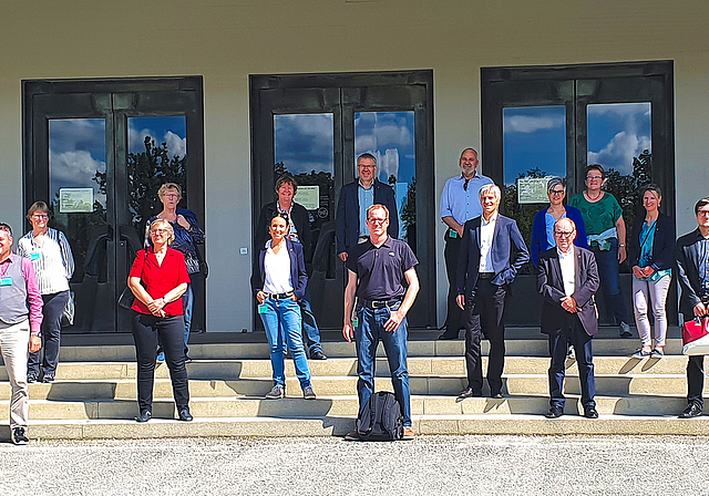 Tour beim Goetheanum: Das Wochenblatt begleitete die Gruppe auf der Führung Foto: Fabia Maieroni