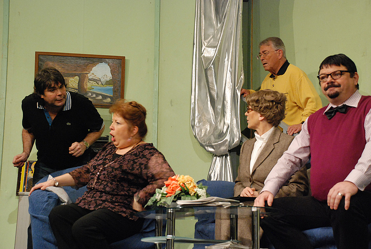 In bester Spiellaune: Ralph Marti, Karin Buchwalder, Monique Stalder, Hans Lehmann und Willi Hofmeier (v. l.).  Foto: Thomas Brunnschweiler