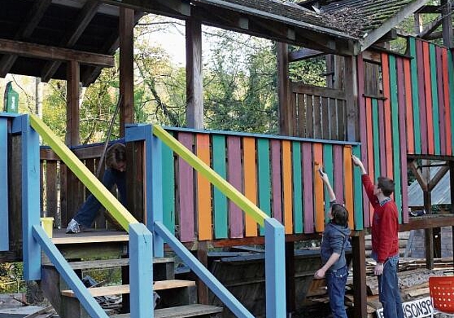 Angebot bei den Nachbarn: Die Gemeinden Münchenstein (Foto) und Aesch haben beide einen Robi-Spielplatz.  Foto: Archiv/Heiner Leuthard