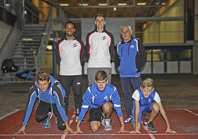 Guter Zusammenhalt: Stehend (v. l.): Marquis Richards, Marco Bösch, Dieter Völlmin. Kniend (v. l.): Rafael Vögtli, Silvan Spichty, Anthony Nagel.  Foto: Tobias Gfeller
