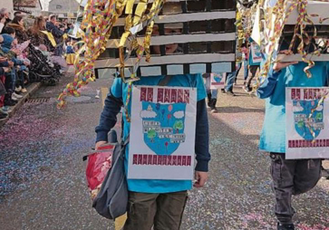 50-Jahr-Jubiläum: Diese Klasse feiert ihr Schulhaus. Fotos: Tobias Gfeller
