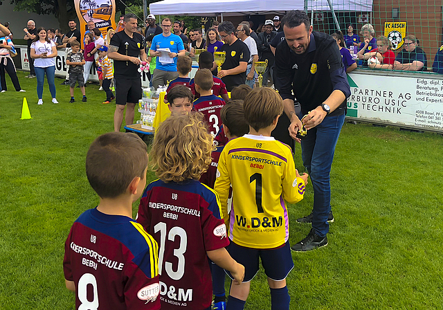 Siegerehrung: Marco Streller – Sponsor und Namensgeber des Events – überreichte die Pokale.  Foto: Caspar Reimer