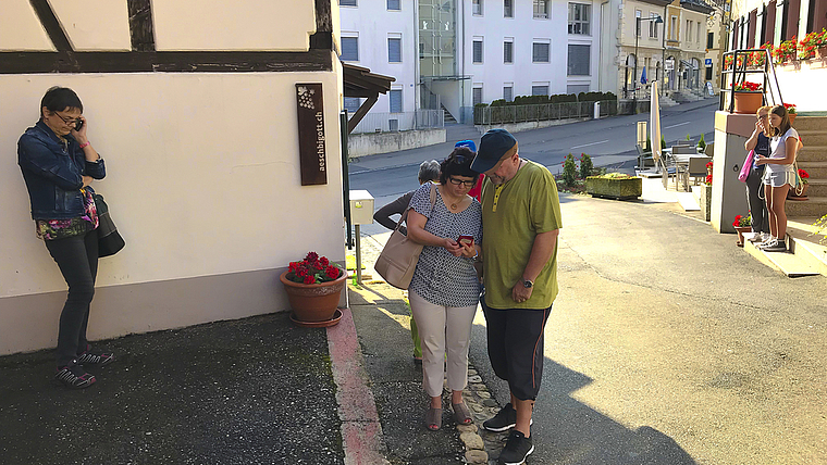 Rundgang, Quiz und Schnitzeljagd: Die zeitgemäss konzipierte Entdeckungstour durch Aesch macht Spass.  Foto: Axel Mannigel