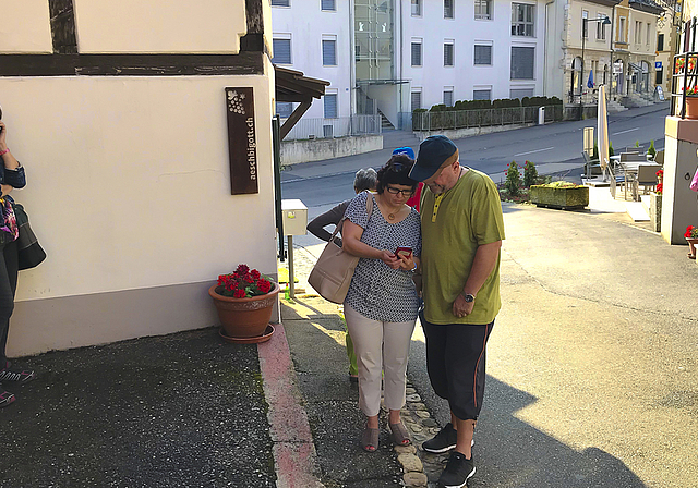 Rundgang, Quiz und Schnitzeljagd: Die zeitgemäss konzipierte Entdeckungstour durch Aesch macht Spass.  Foto: Axel Mannigel