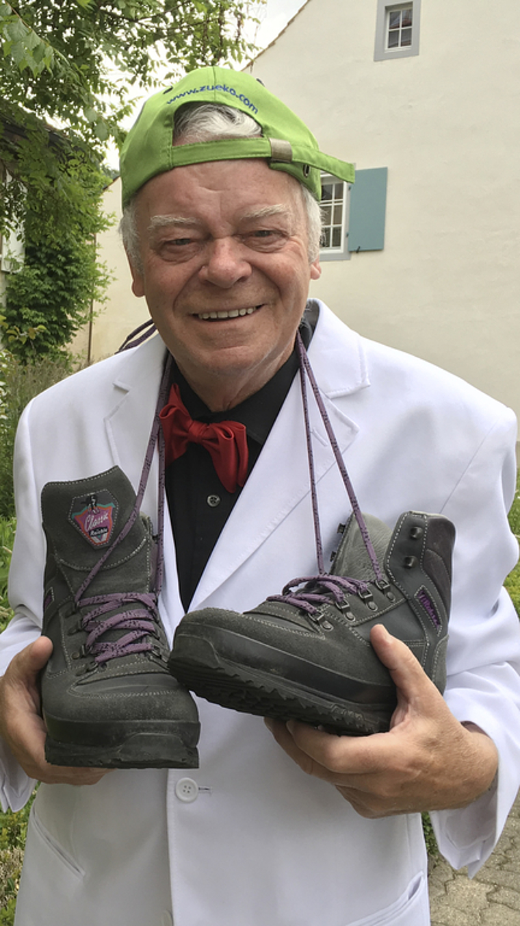 Schnürt die Wanderschuhe: Entertainer Nobby Bloch auf den Spuren von Hansi Hinterseer.  Foto: Thomas Kramer