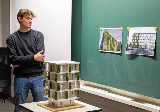 Der Architekt: Dominic Hofer und sein nachhaltiges Wohnmodell. Fotos: Martin Staub