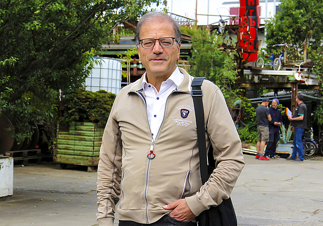 Auf dem Walzwerkareal: Für Giorgio Lüthi (CVP) steht das Areal sinnbildlich für den Wandel Münchensteins.   Foto: Tobias Gfeller