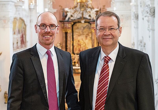 Spielen Bachs Werke: David Blunden (l.) und Markus Schwenkreis. Foto: Thomas Brunnschweiler