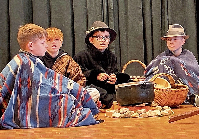 Vor ihrem Aufbruch nach Bethlehem: Die Hirten auf dem Feld. Fotos: Isidor Huber