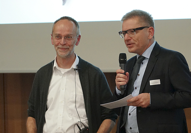 Reiter, Pferdeflüsterer, Unternehmensberater: Bernd Osterhammel (l.) wird nach
