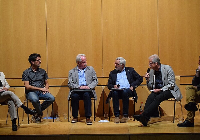 Abstimmungskampf eröffnet: (v.l.) Susan Gronki, René Steiner, Udo Spornitz, Moderator Mark Winkler, Rolf Knechtli und Andreas Walter. Foto: Bea Asper