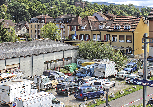 Abstellplatz für Schiffe: In unmittelbarer Bahnhofsnähe sollen hier im Gstad Wohnungen und Geschäftsräume entstehen.
