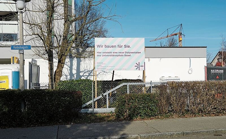 Versorgung von Patienten aus der Gemeinde: Die neue Dialysestation in der Nähe der Tramhaltestelle Surbaum soll im Herbst in Betrieb genommen werden. Foto: Tobias Gfeller