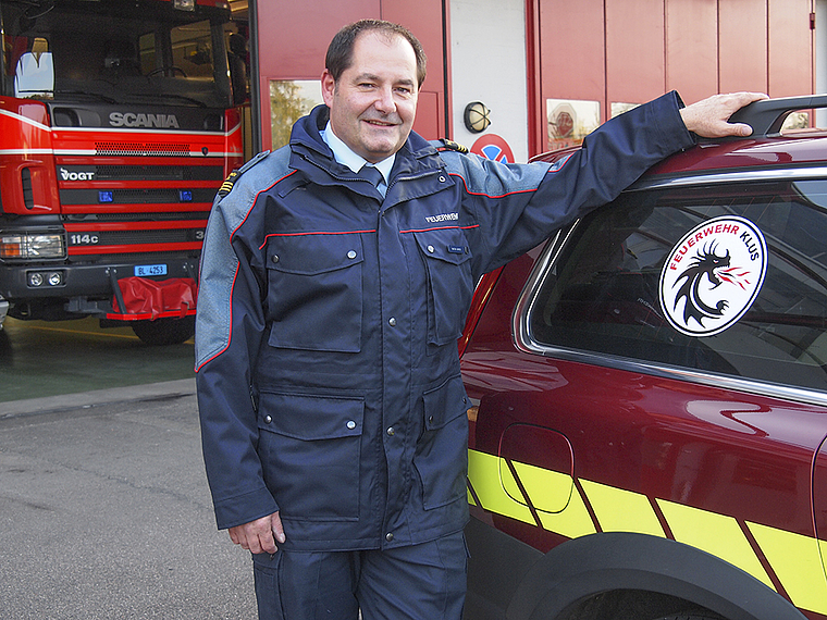 Kurz vor der Verabschiedung: Kommandant Martin Karrer auf dem Werkhof der Feuerwehr Klus.  Foto: Tobias Gfeller