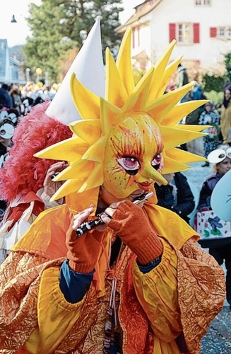 Strahlende Sonne: Die hellen Piccolo-
Klänge gehören zur Fasnacht.