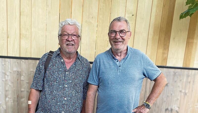 Wechsel im Gemeindepräsidium Burg: Dieter Merz (l.) übergibt das Präsidium an Hans-Jörg Tobler. Foto: Bea Asper