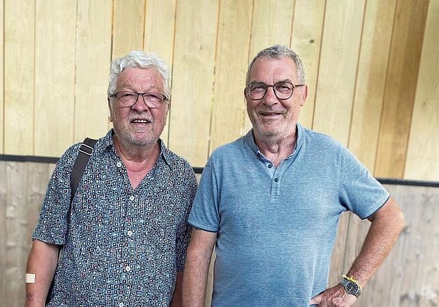 Wechsel im Gemeindepräsidium Burg: Dieter Merz (l.) übergibt das Präsidium an Hans-Jörg Tobler. Foto: Bea Asper