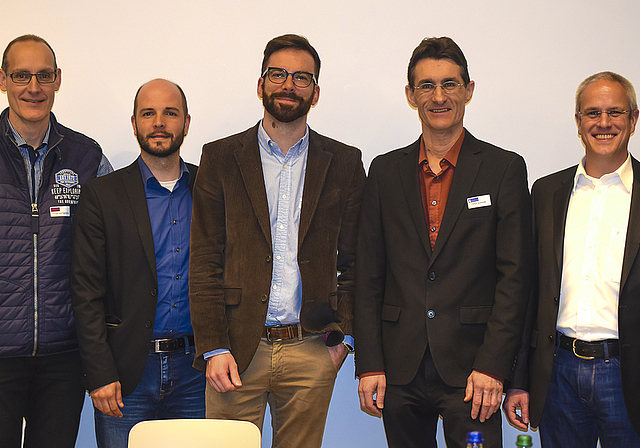 Entwickeln neue Ideen: Der Vorstand des Gewerbevereins Münchenstein (v. l.) mit Serge van Egmond, Lukas Heggendorn, Julien Arzner, Peter Schmidt (Präsident) und Marc Rohner. Es fehlen Jürg Bühler und Nadine Bader.  Foto: Bea Asper