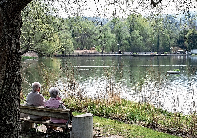 Park im Grünen: Hier trifft sich jeden Donnerstagvormittag die neue Laufgruppe zu gemeinsamen Spaziergängen. Foto: Archiv / Kenneth Nars