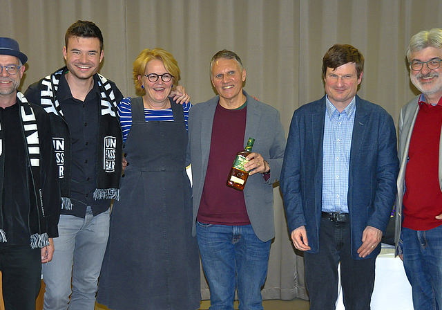 Wortakrobaten: (v. l.) Bernhard Jungen, Manuel Zimmermann, Juliane Hartmann, Daniel Frei, Haiko Behrens, Thomas Brunnschweiler.  Foto: Isabelle Hitz