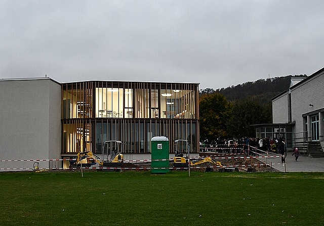 <em>Moderne Schule: </em>Das bestehende Gebäude der Schule von Bättwil-Witterswil wurde sowohl auf der Nord- als auch auf der Südseite erweitert. Fotos: Bea Asper
