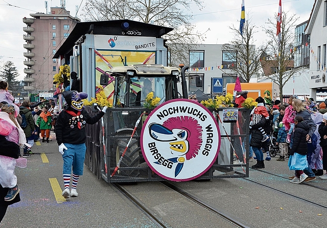 Auch dieses Jahr mit Wagen dabei: die Nochwuchs-Waggis Birsegg an der Reinacher Fasnacht. Foto: Archiv/Nicolas Blust