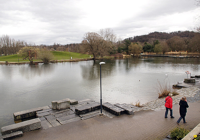 Weiherlandschaft beim Restaurant Seegarten: Hoffentlich lädt bald freundlicheres Wetter zum Flanieren und Spielen ein.  Foto: Tobias Gfeller