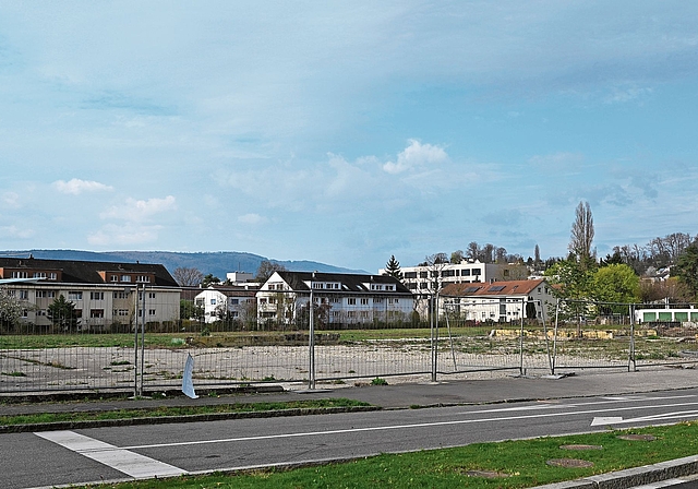 Brache: Wegen Rechtsstreitigkeiten herrscht auf dem Areal Stillstand. Foto: Fabia Maieroni