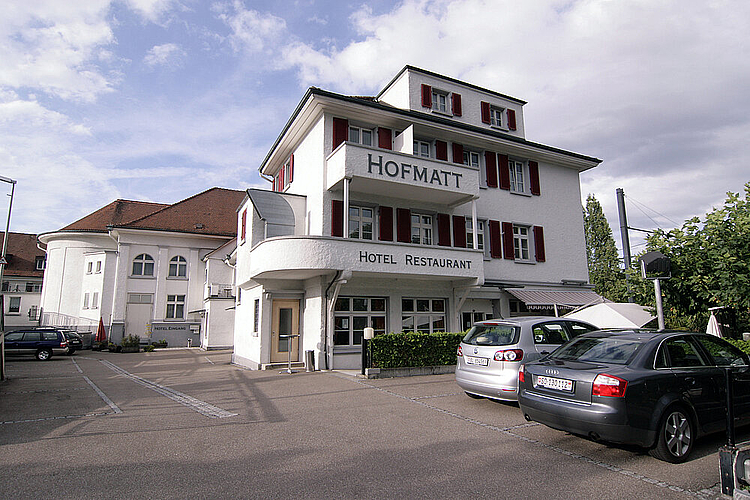 Dornröschenschlaf: Die Bürgergemeinde will mit dem Erwerb des Hotels Hofmatt dessen Saal wieder zum kulturellen Zentrum Münchensteins machen. Foto: Lukas Hausendorf