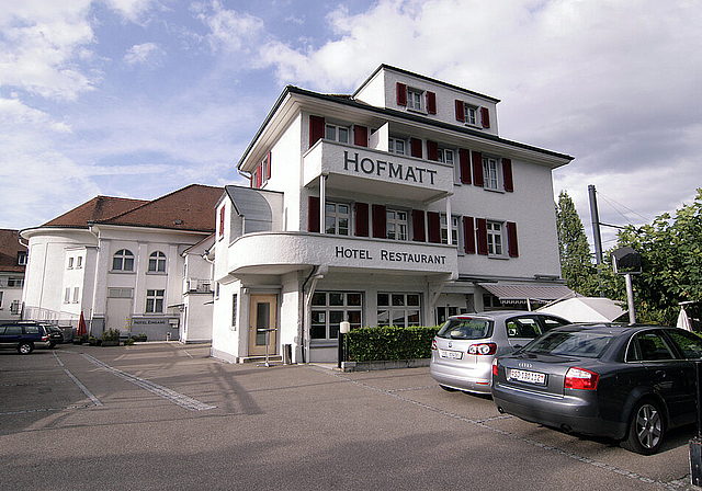 Dornröschenschlaf: Die Bürgergemeinde will mit dem Erwerb des Hotels Hofmatt dessen Saal wieder zum kulturellen Zentrum Münchensteins machen. Foto: Lukas Hausendorf