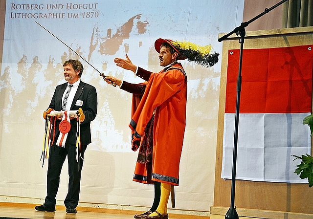 Absolute Hoheit für den Landammann: Ritter Arnold von Rotberg (Koni Gschwind) weist den Weg nach Solothurn für die nächsten 500 Jahre. Foto: Roland Bürki 