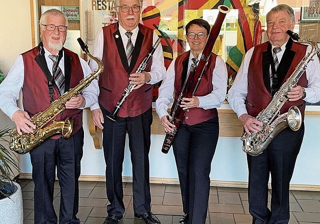 Seit vielen Jahren aktiv bei der Blasmusik: (v.l.) Oswald Jeker, CISM-Veteran, 64 Jahre aktiv, Gerold Borer, CISM-Veteran, 60 Jahre aktiv, Karin Stebler, Eidgenössische Veteranin mit 35 aktiven Jahren dienstälteste Frau des Vereins und Toni Studer,