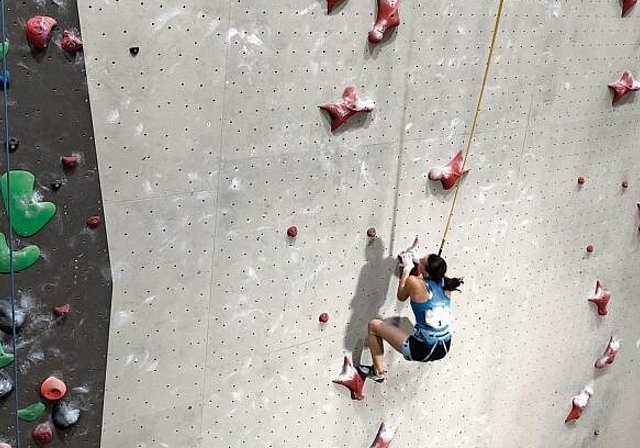 Schweizer Meisterin im Speedklettern: In 10,9 Sekunden überwindet die 14-Jährige die 15 Meter hohe Wand. Foto: zVg