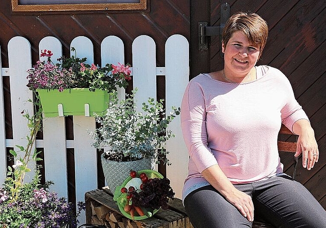 Ein Geschenk an alle: Die Bäuerinnen und Landfrauen Dorneckberg geben zu ihrem 50. Geburtstag ein gemeinsames Kochbuch heraus. Projektleiterin ist Stephanie Nebel-Heller aus Gempen. Foto: Benildis Bentolila