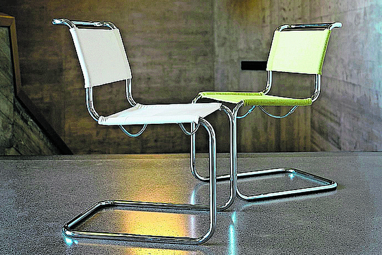 Noch immer sehr beliebt: der Freischwinger S33 von Thonet im Goetheanum. Bild: Xue Li